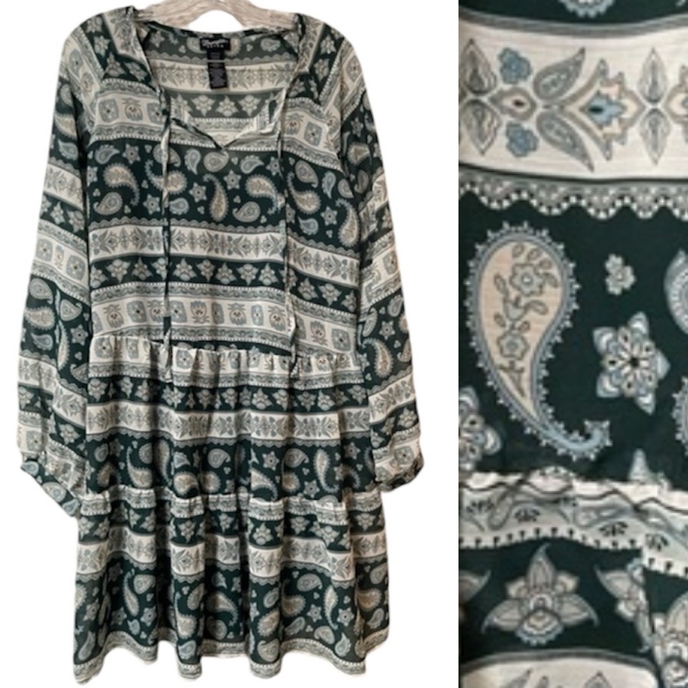 NWT: WRANGLER RETRO Tiered Western Inspired Paisley & Floral Print Vneck Size L - Picture 1 of 9